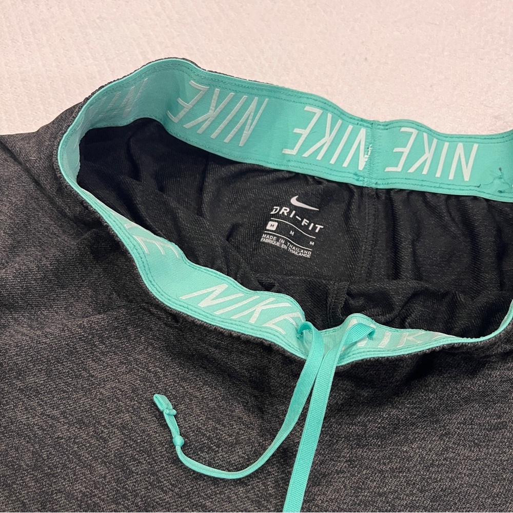 Nike Dri-fit relaxed shorts - Picture 2 of 2